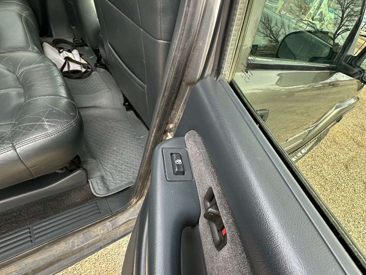 2002-gmc-2500-image-32