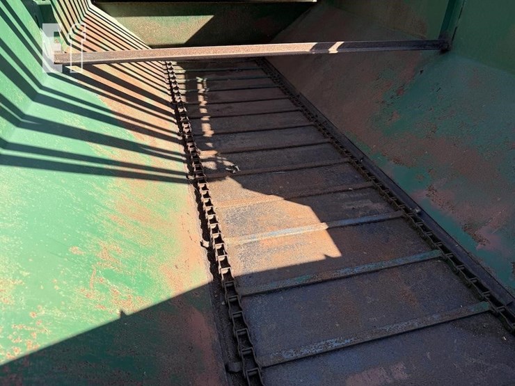 kelley-mfg-co-poultry-house-cleanout-machine-6106-image-7