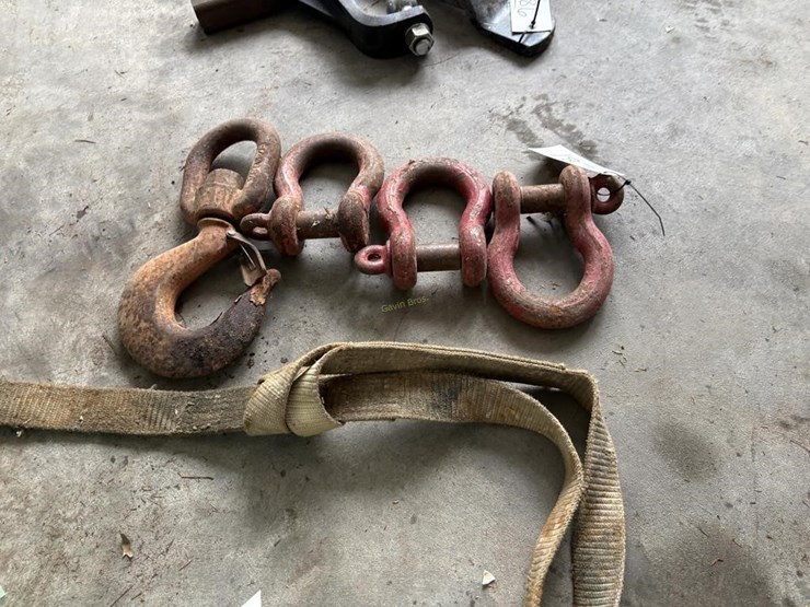 (3)-large-cleeveses-&-hook-image-2