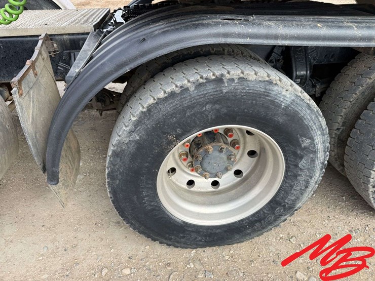 2013-peterbilt-388-image-31