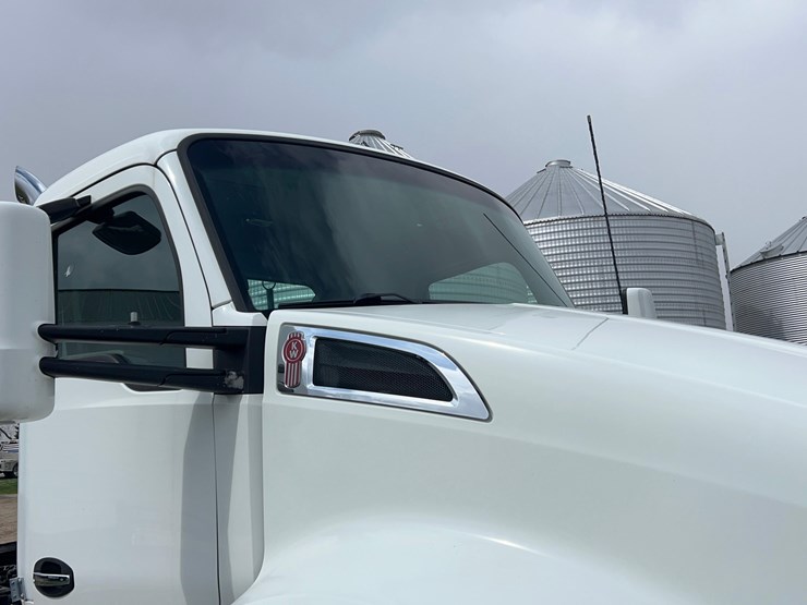 2017-kenworth-t680-image-14