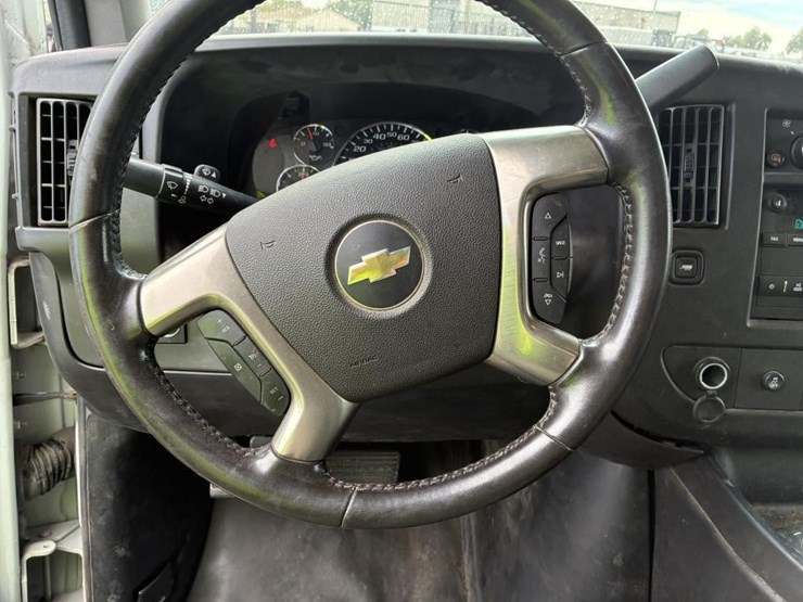 2018-chevrolet-express-2500-image-12