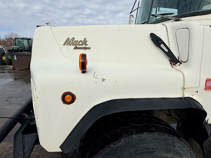 1988-mack-dm690s-image-10