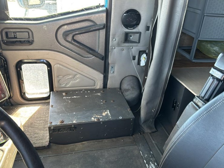 2000-international-9900-image-37