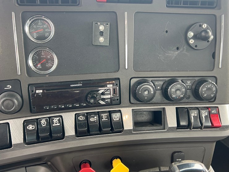 2017-kenworth-t680-image-57