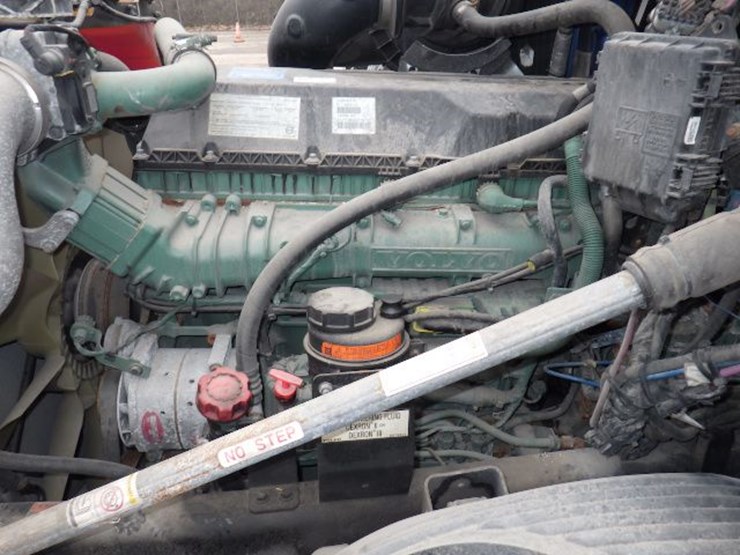 2018-volvo-vnl300-image-19