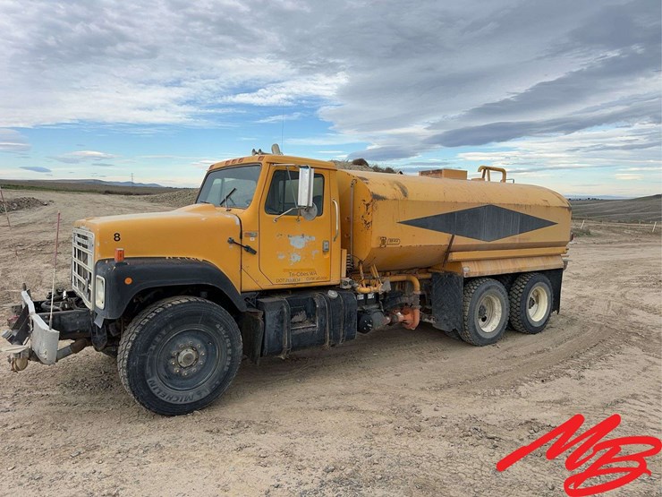 1985-international-s2500-image-1