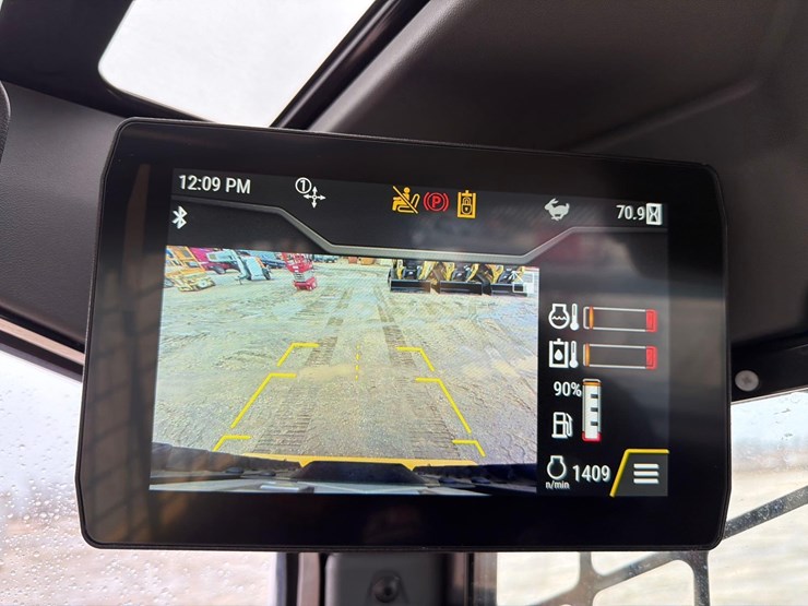 2025-caterpillar-255-image-22