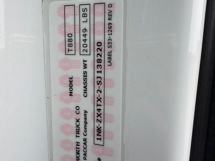 2026-peterbilt-567-image-28