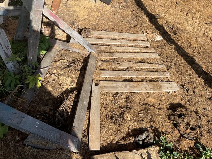 #6069-•-18'-flatbed-wagon-with-contents-image-31