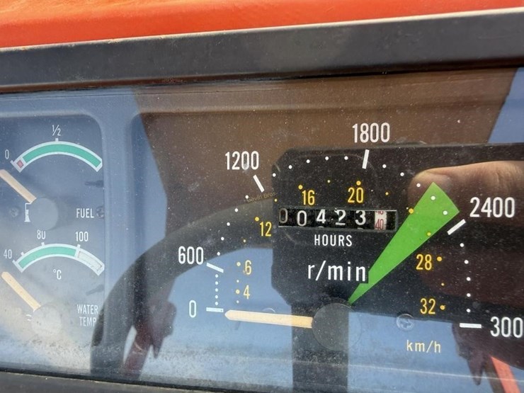 jm-354le-tractor-with-koyker-loader-image-8