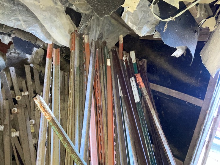 #6089-•-large-quantity-of-t-posts-image-5