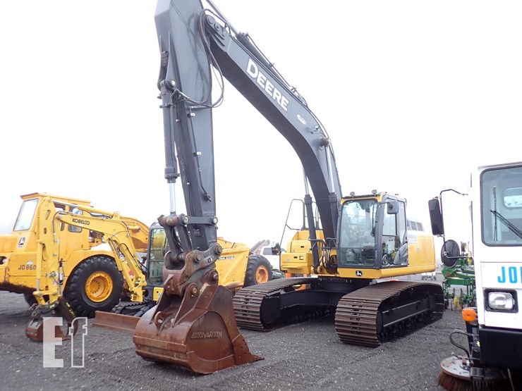 2016-deere-300g-lc-image-1