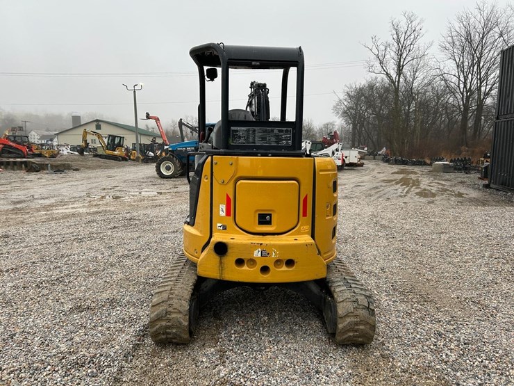 2021-deere-35g-image-3