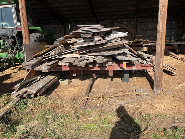 #6069-•-18'-flatbed-wagon-with-contents-image-2