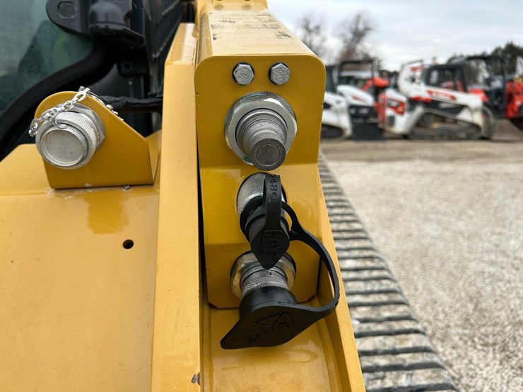 2023-caterpillar-299d3-image-11