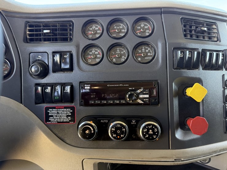 2018-peterbilt-567-image-13