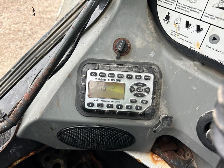 2017-bobcat-s650-image-19