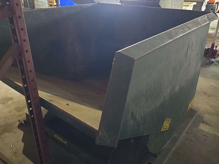 2-yard-cubic-2000lb-capacity-self-dumping-hopper/dumpster,-made-by-d.m-manufacturing-image-4