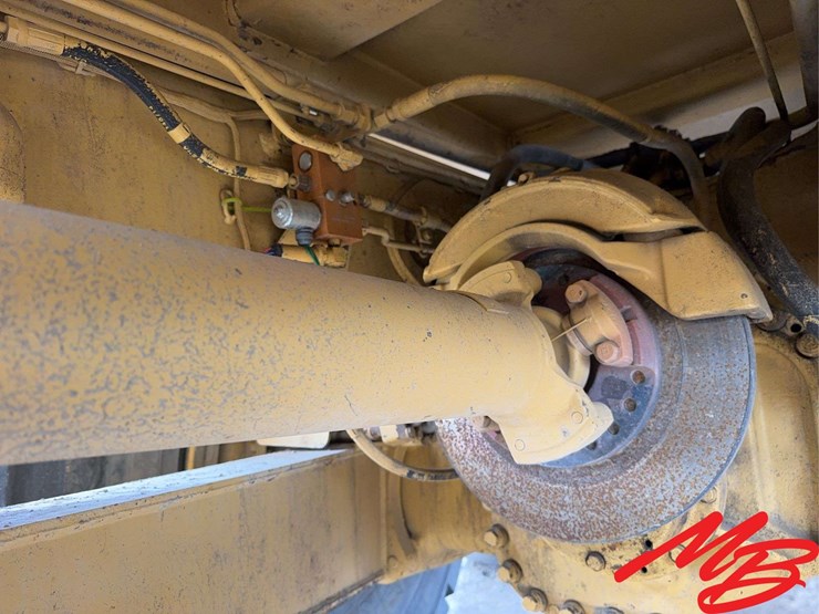 caterpillar-740-image-18