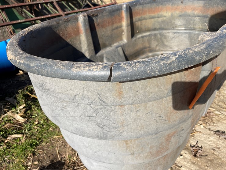 #6074-•-rubbermaid-poly-tank-image-14