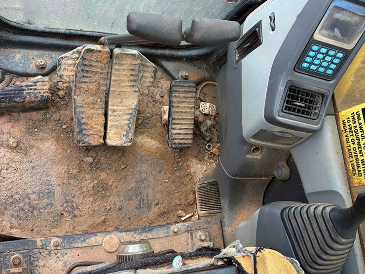 komatsu-pc228us-lc-image-15