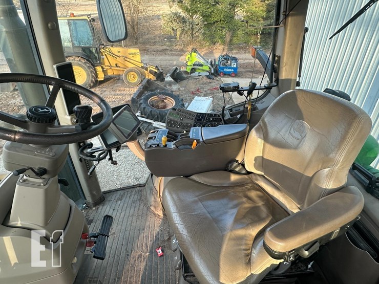 john-deere-8260r-image-15