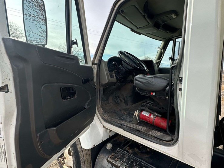 2008-international-7400-image-31