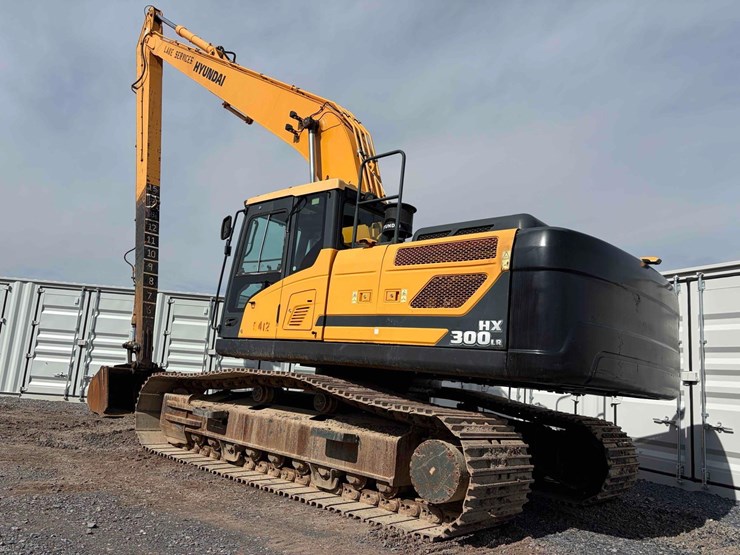 2017-hyundai-hx300-lr-image-4