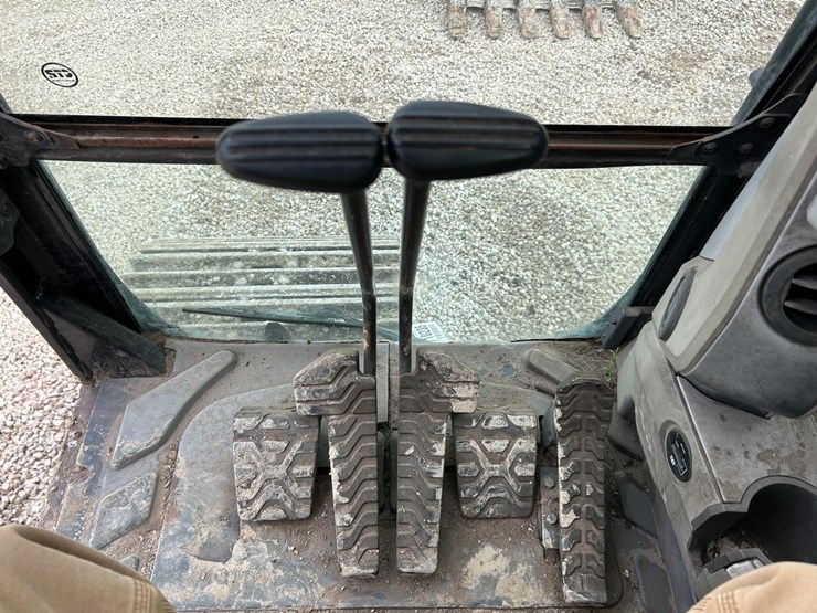 caterpillar-320e-image-23