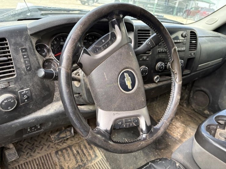 2009-chevrolet-3500-image-11