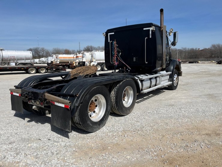 2011-western-star-4900sa-image-5