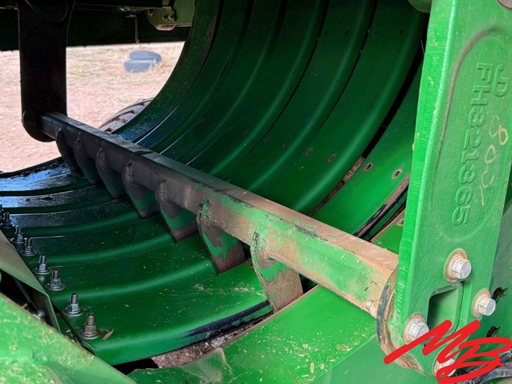 2022-john-deere-l341-image-11