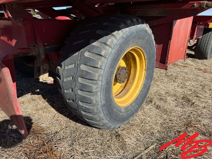 new-holland-1069-image-27