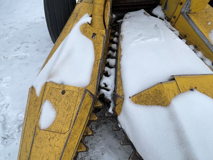 #6024-•-new-holland-(2)-row-corn-head-image-6