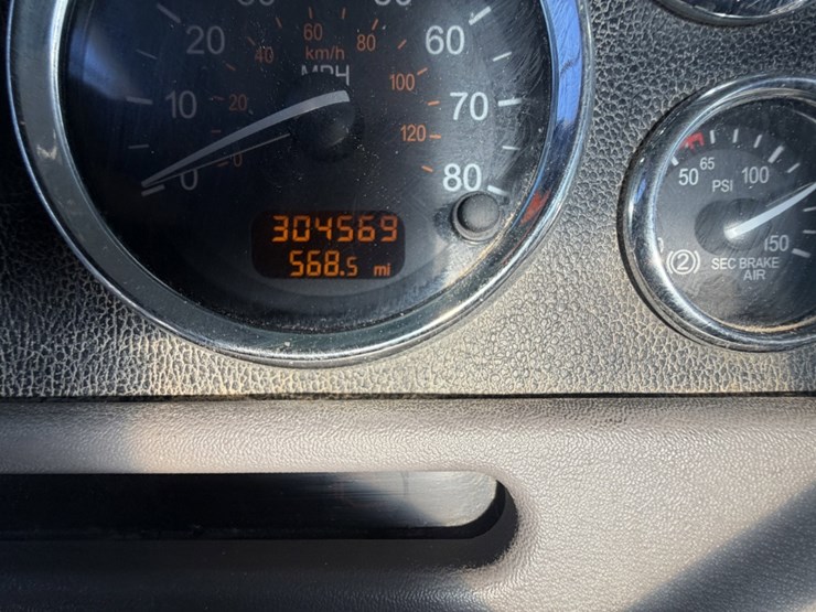 2021-peterbilt-367-image-18