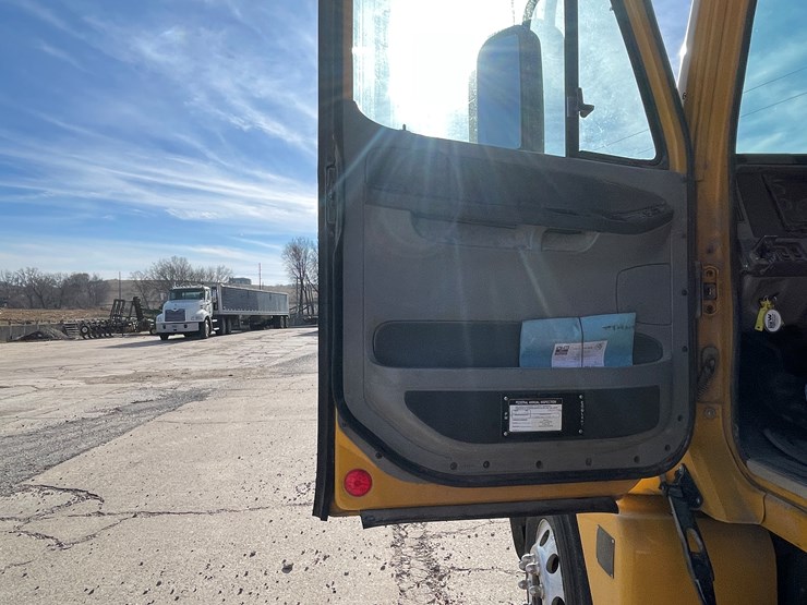 #6036-•-2009-freightliner-semi-(wi-title-in-delay)-image-30