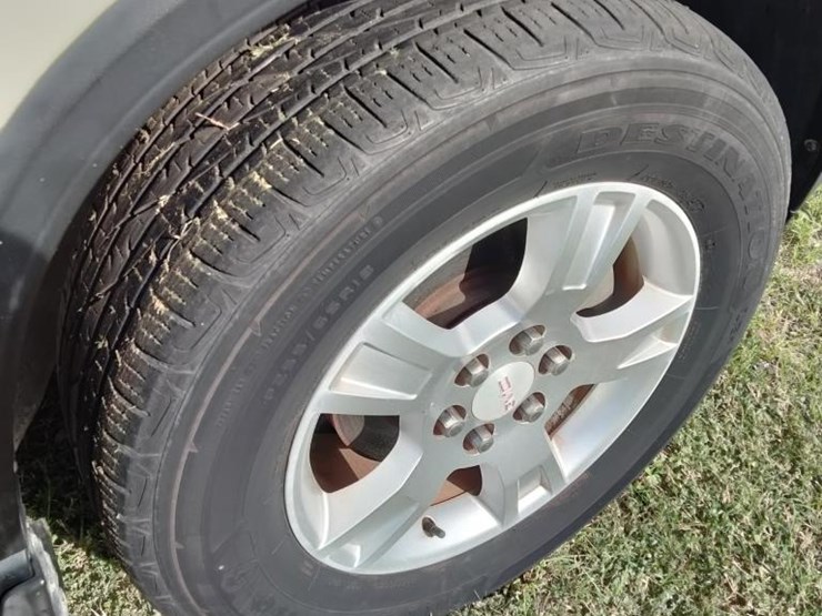 2012-gmc-acadia-image-12