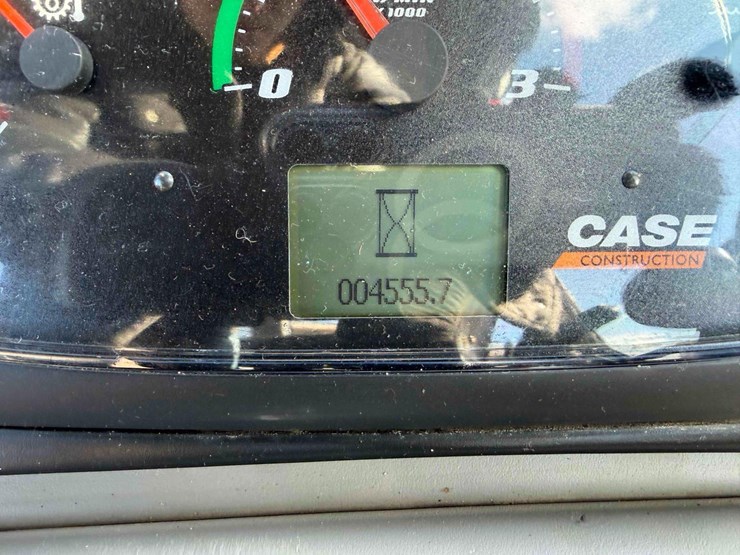 2019-case-580sn-image-24