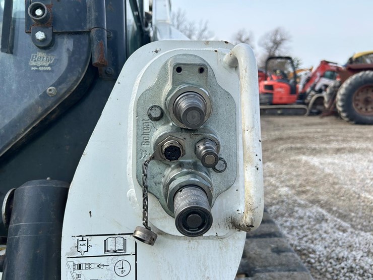 2023-bobcat-t770-image-11