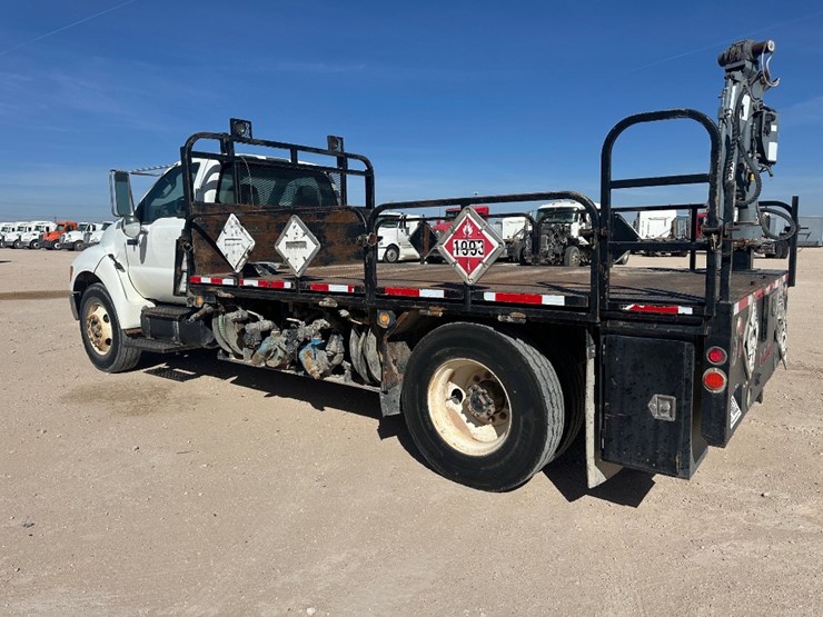 2011-ford-f750-image-8