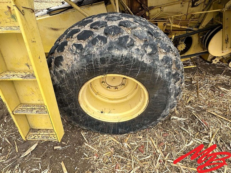 new-holland-70-image-30