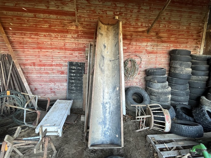 #6083-•-(2)-feed-troughs-image-2