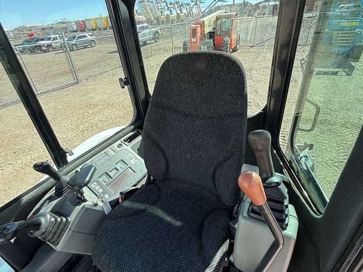 2013-bobcat-e35-image-21