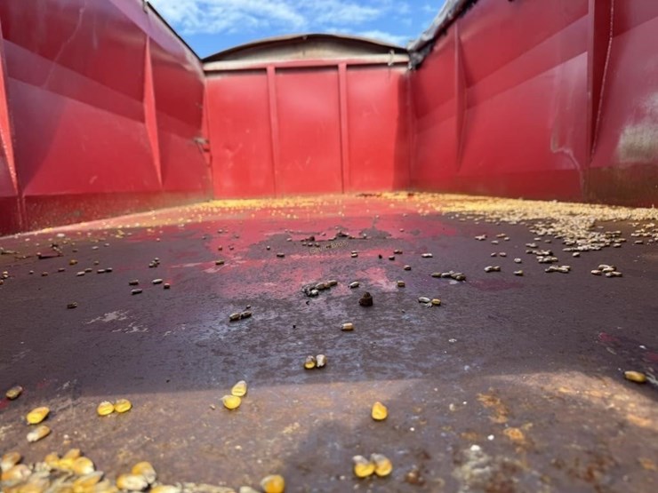 1980-ford-8000-image-13