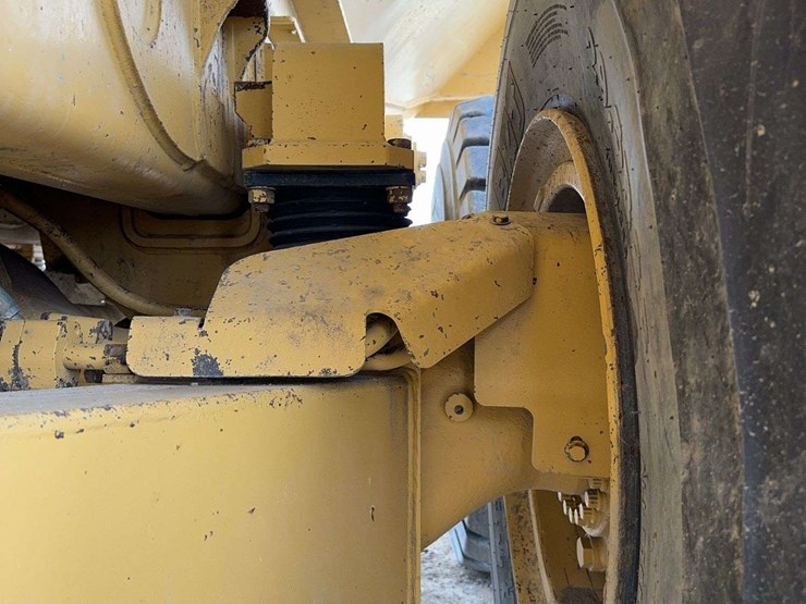 caterpillar-740-image-19