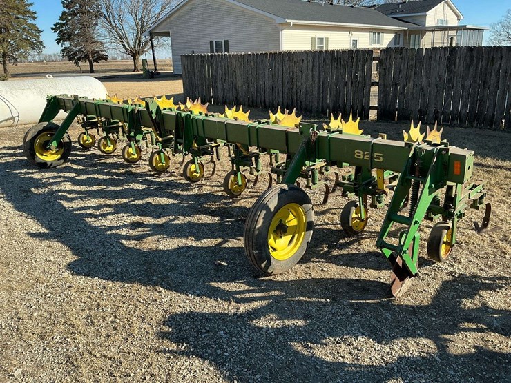 john-deere-825-image-1