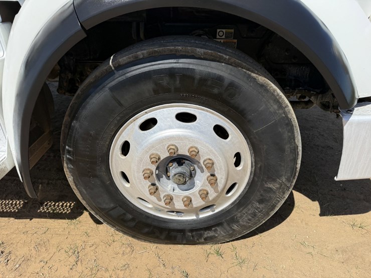 2018-peterbilt-567-image-19