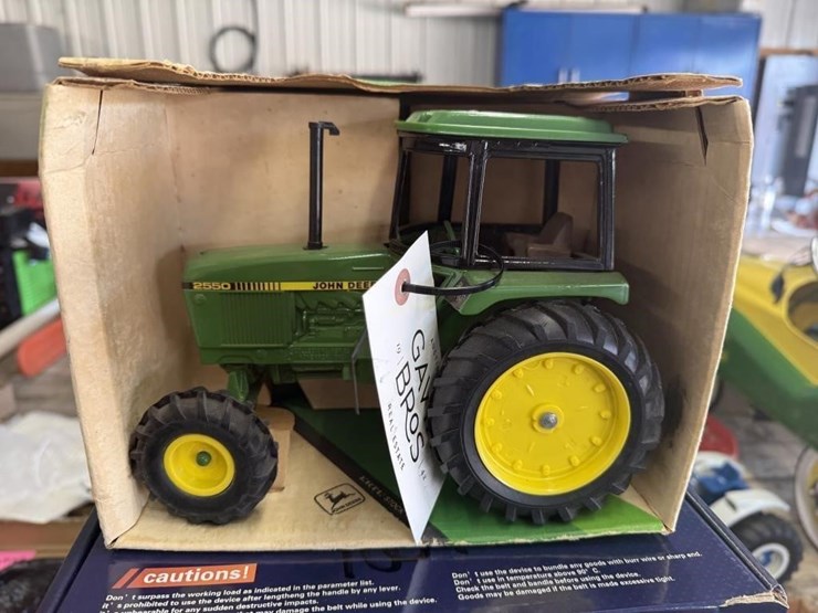 john-deere-2550-image-1