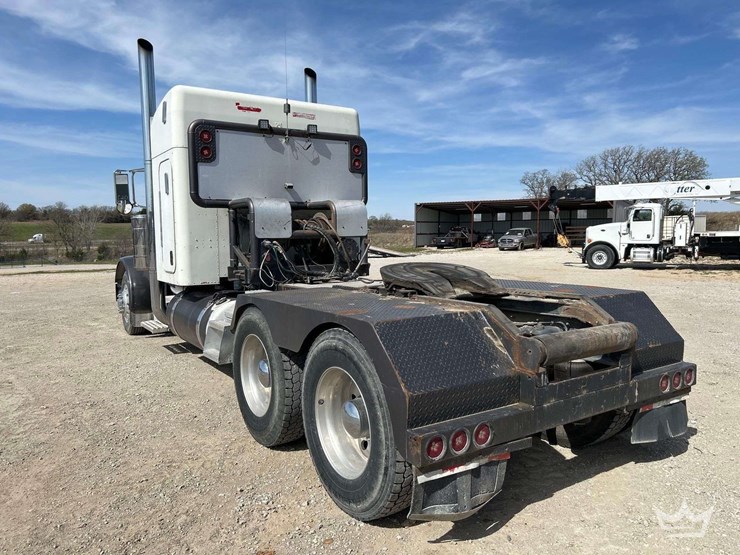 2006-peterbilt-379-image-3